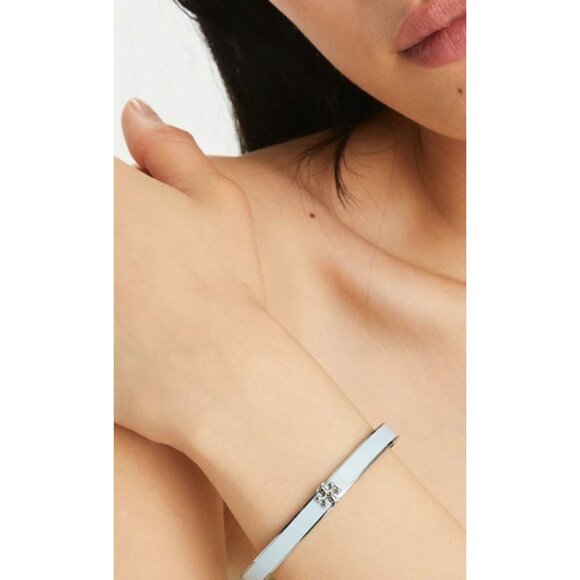 TORY BURCH KIRA ENAMEL 7MM HINGE BANGLE BRACELET IN GREEN & GOLD - Picture 3 of 5